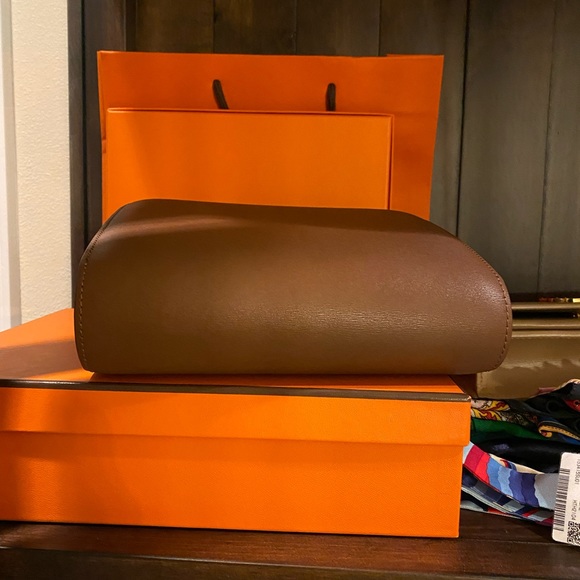 Small Classic Bag in Box Premium Saffiano Leather |Brown Camel |Rose Gold Clasp - Picture 11 of 16